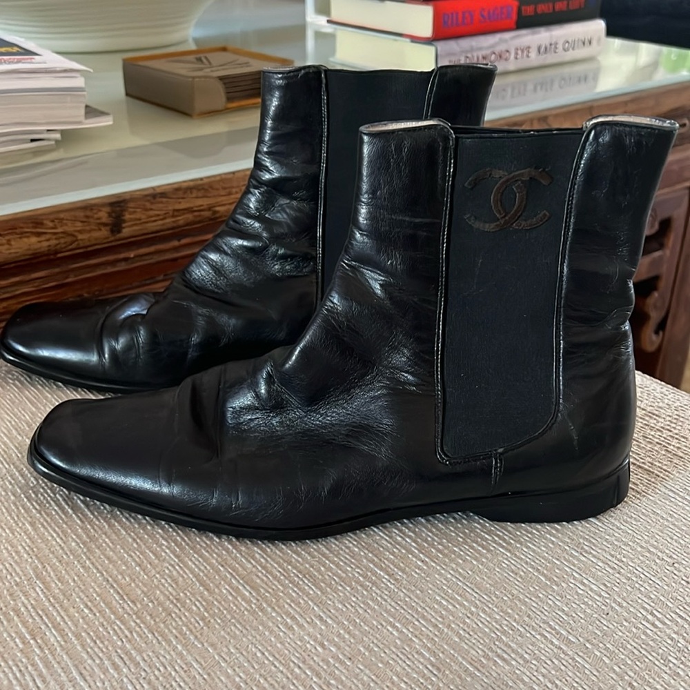 Classic vintage Chanel black leather booties 7.5-8